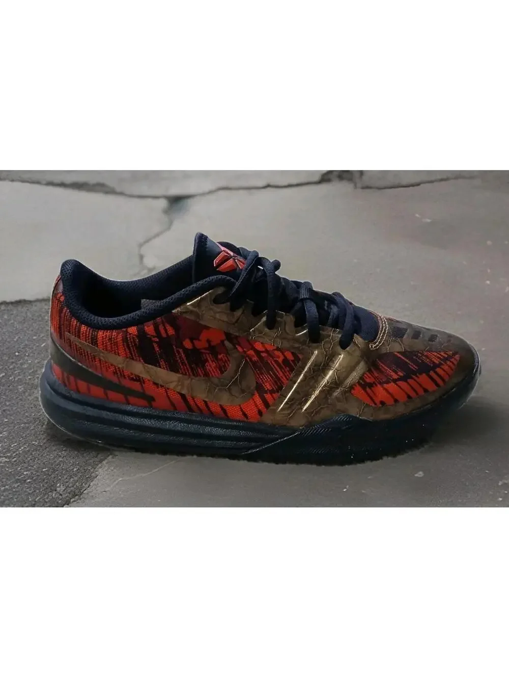Size 7 (GS) - Nike KB Mentality Low Black Gold Red